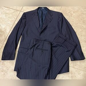 Kiton Navy Blue 2 Piece Suit 100% Wool Men’s Size 44 Pinstriped Italy Super 180s